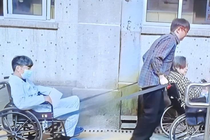 央视热播剧《问心2》里余爱珠及家人的遭遇太让人同情了。在预告中，她的老伴和儿子准