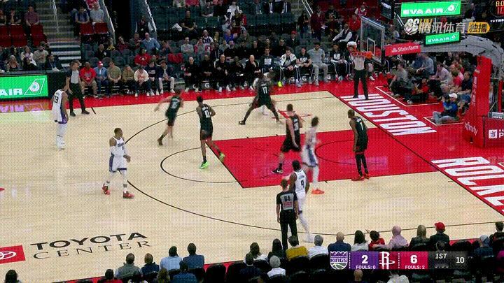 国王球星威斯布鲁克真是太不给杜兰特面子了！在今天国王客场挑战火箭的比赛中，当时比