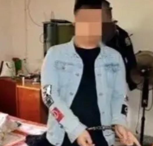浙江，一50多岁的大妈网恋了一名22岁小伙，两人相约酒店见面，大妈本想着焕发第二