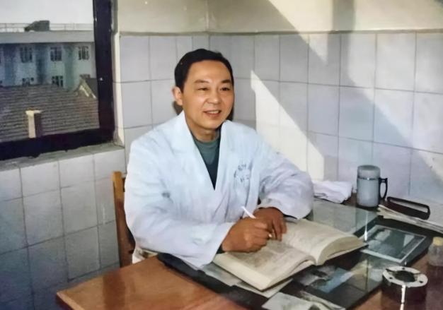 1970年，徐州一主任医生趁妻子不在，偷偷服用了4克毒性极强的曼陀罗花，你可能以