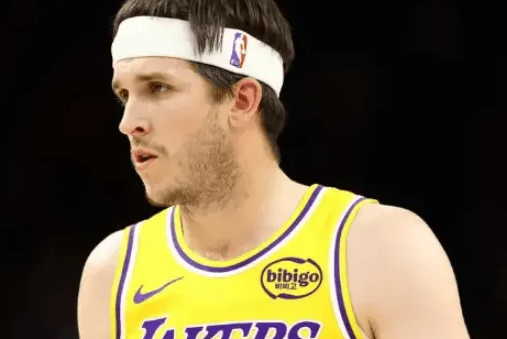 NBA常规赛，湖人主场106-128不敌活塞。此役后，湖人战绩来到20胜11负