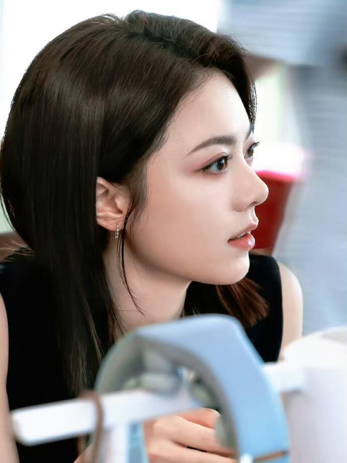 wow，赵今麦人生发型居然是短发灵动明媚，好有生命力，真的太美了！