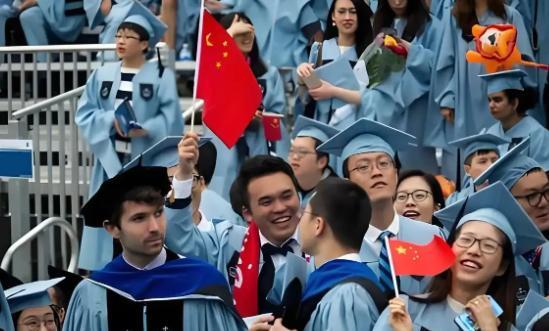 这年代的海归不值钱了！谁把海归的名声搞臭了？在国内不学无术的官二代，富二代，然后