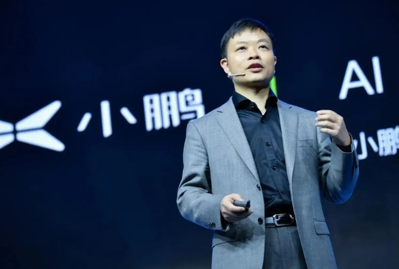 拧巴的何小鹏何小鹏是个很拧巴的人。小鹏汽车曾经处于新势力销量的第一梯队，然而后