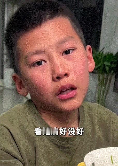 太戳心了！辽宁大连，妈妈试探性的告诉8岁儿子，今年可能不回老家过年了，不料儿子听