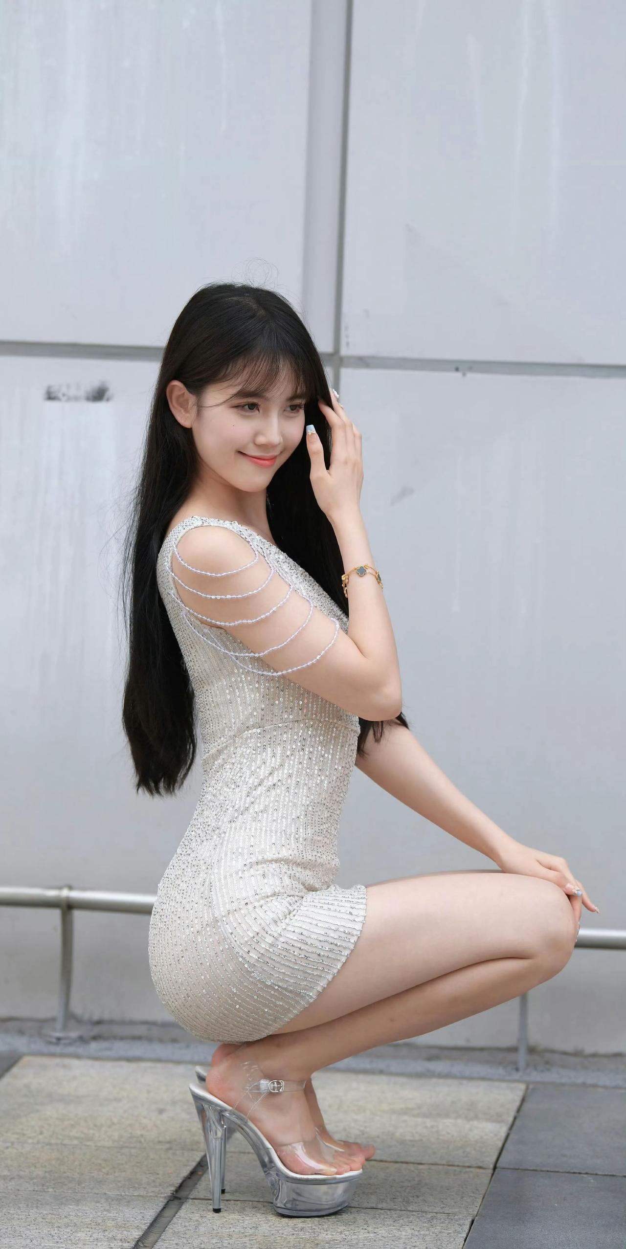 有点调皮的小姐姐ootd美女穿搭宅男女神