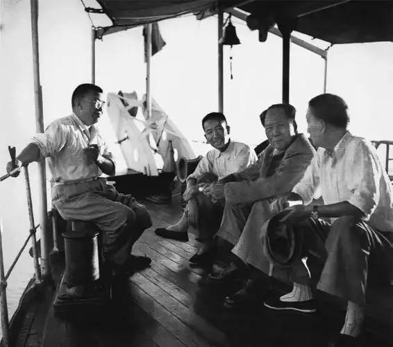 1958年，毛主席坐专车离开上海，返回北京的途中，张治中突然问了毛主席这样一个问