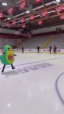 还别说，滑冰技术还是可以的。