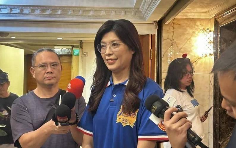 真的太讽刺了！郑丽文前脚刚拿下达大陆访问邀请，后脚党内亲美派就直接背后捅刀！