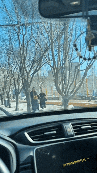 我不羡慕，至少她们是同个部门的。