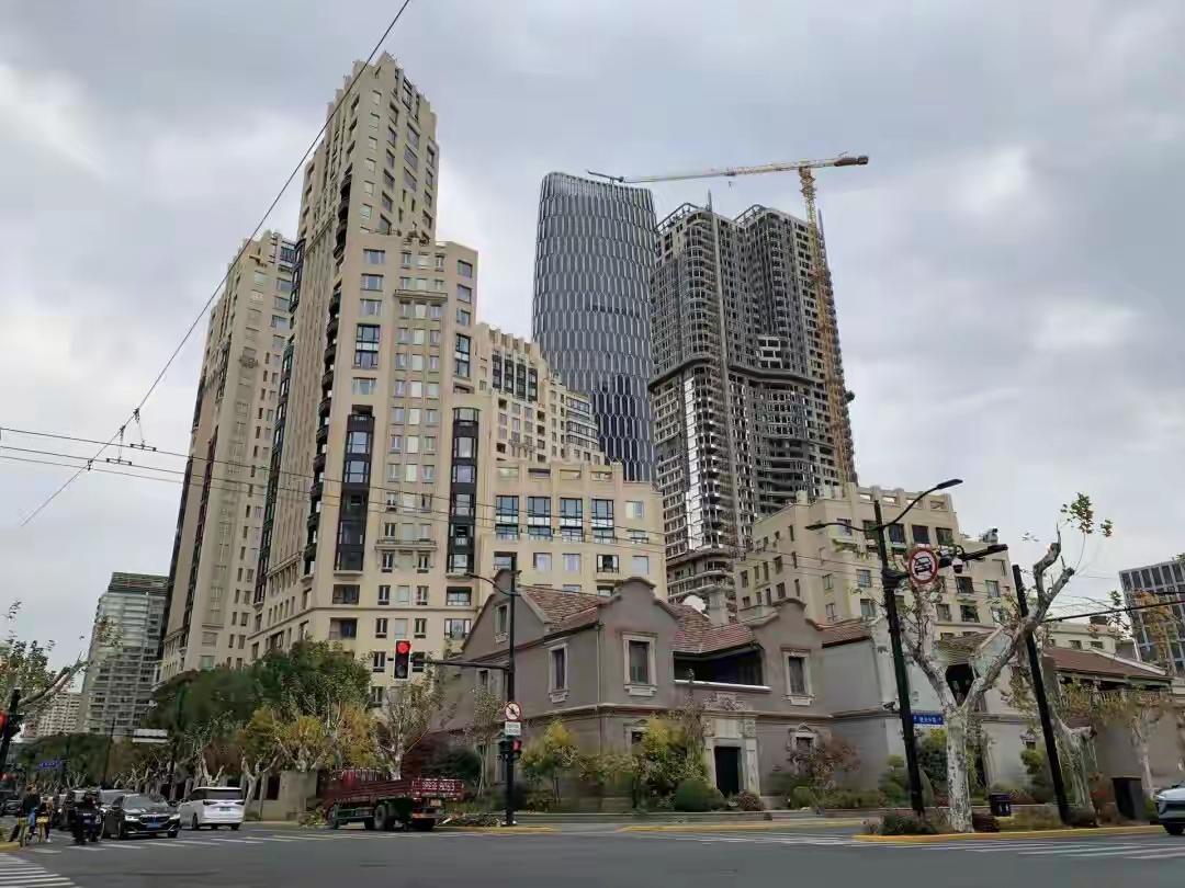 上海黄浦江畔1.2亿豪宅秒光背后：一场跨越阶层的财富暗流与普通人的生存寓言当