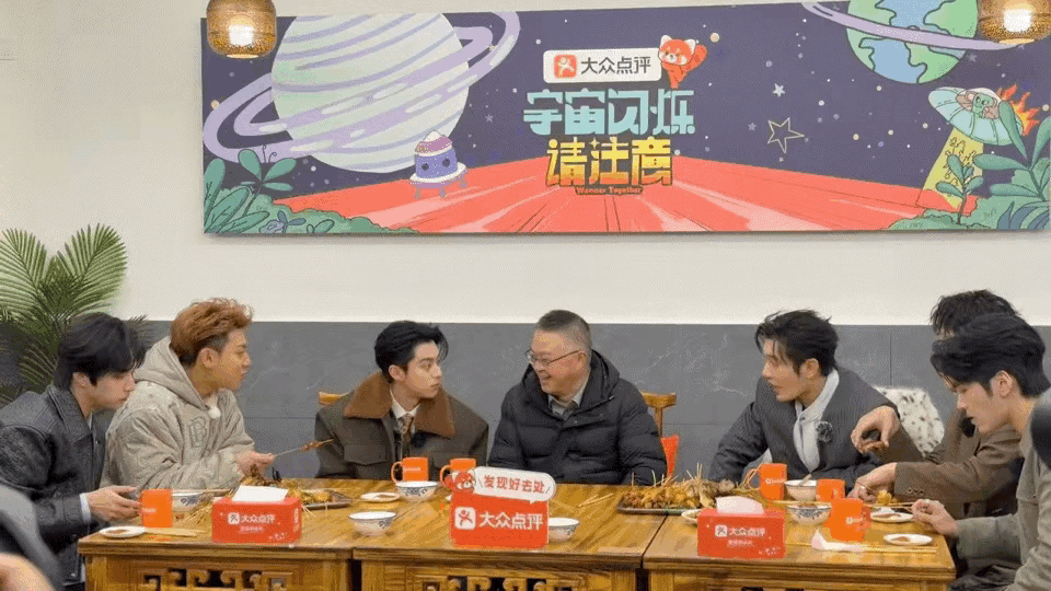 我宣布，今天娱乐圈，最大的笑话就是，48岁的黄晓明喊53岁的王鹤棣爸爸“叔叔”。