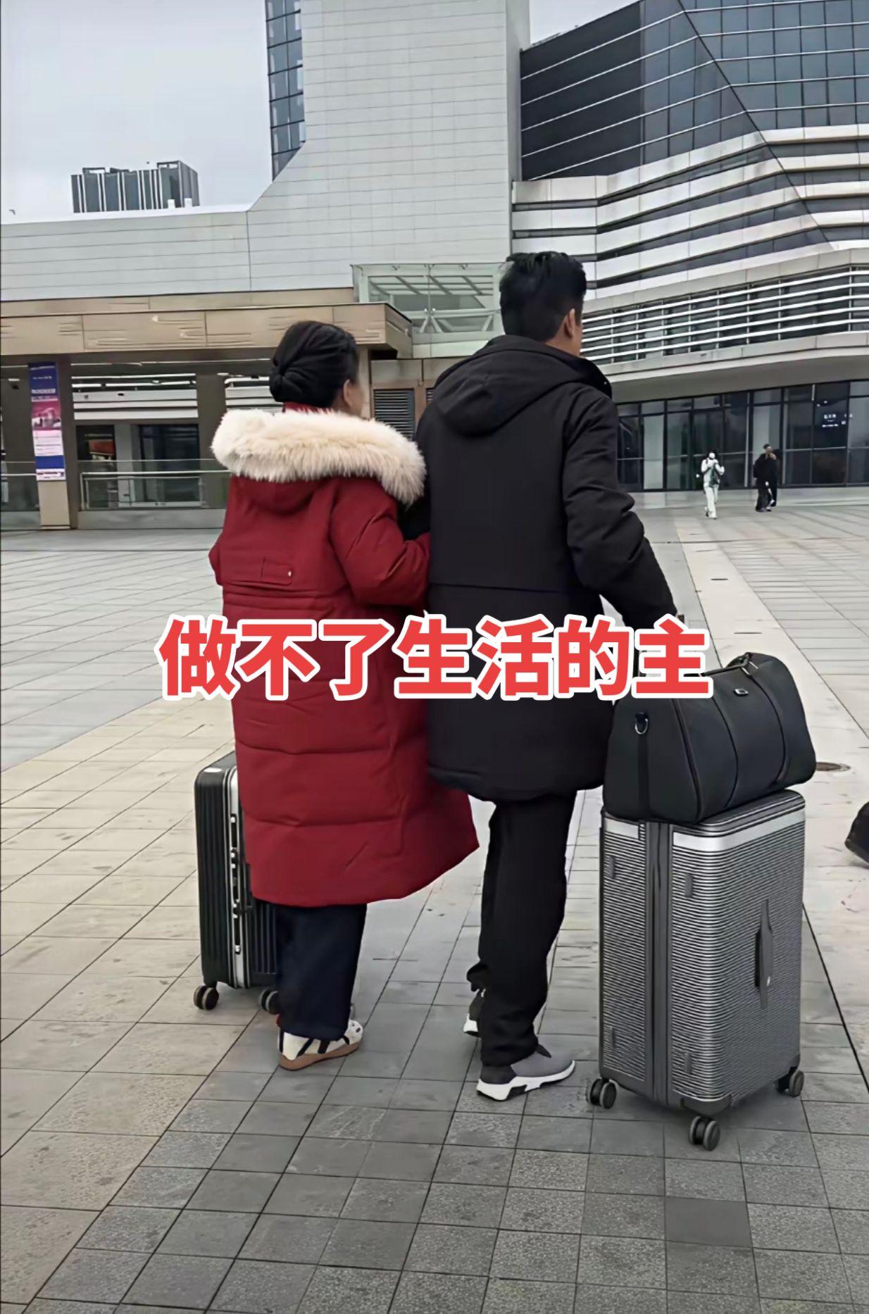 姐姐们家人们，今天咱来说个事儿。大姐直播也说；有三个人，又跑去了江九那边。注