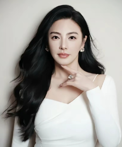 这下闫学晶能松口气了！原因很简单！不是因为大家原谅她了，而是因为张雨绮把她的