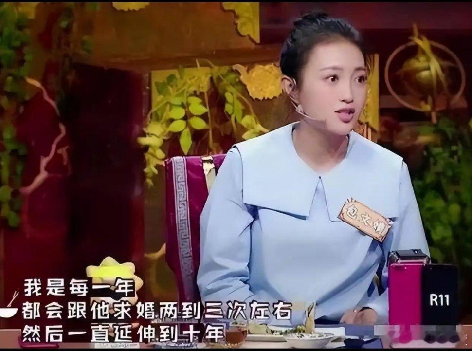 包贝尔出轨的那个帖子下面，有人劝他老婆包文婧离婚，大多数人回复的是：不会离的，她超爱。但有个最绝的回
