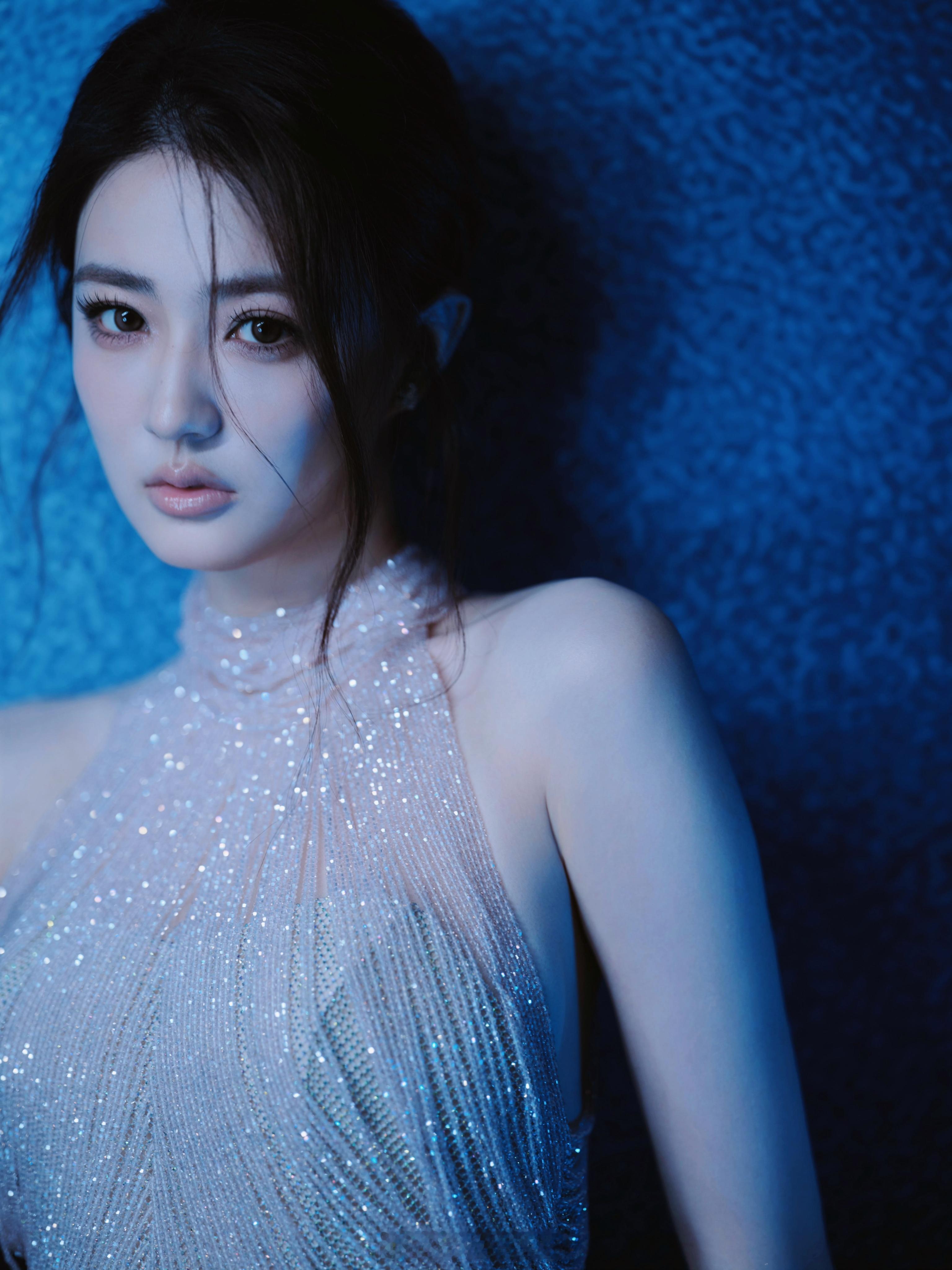徐璐好美啊确实，这次的造型很适合她让人眼前一亮​​​