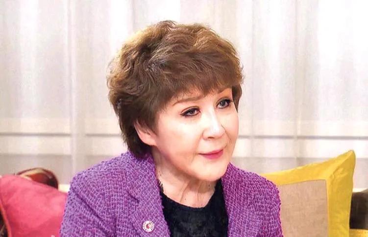 李小龙1973年猝死在女星丁珮的香港家中，震惊娱乐圈。近日，无线新闻资讯节目《真
