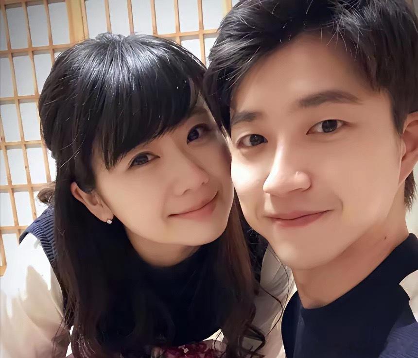 江宏杰晒女儿十岁生日照片，女儿长成了一个翻版福原爱。​​​