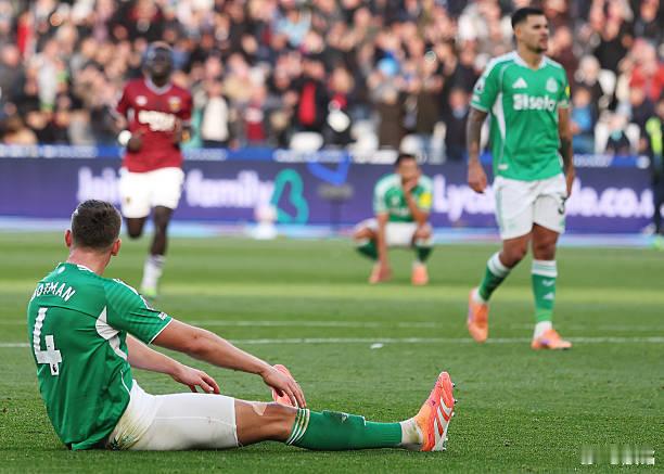 西汉姆联v纽卡斯尔不必过多苛责中卫博特曼，任何一个负责任的中卫都会放铲，不慎造