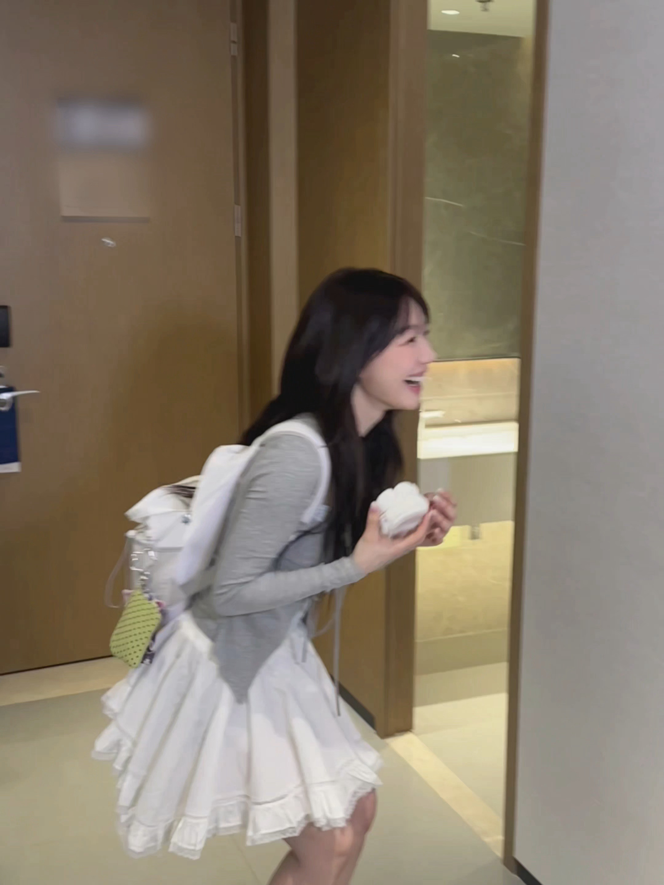 这个徐梦洁就这么萌！！丢了好多次没丢进去，说再丢最后一次！然后就丢进去了，小彩虹