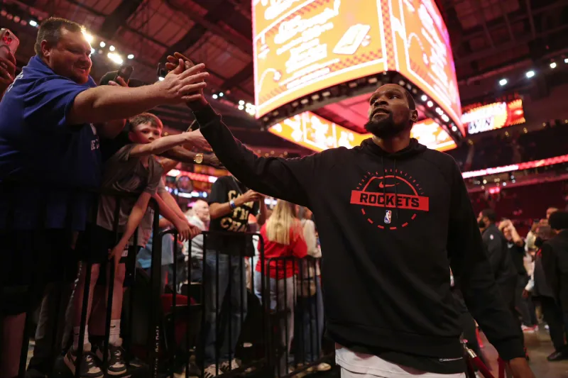 火箭季后赛基本止步二轮了按照现在火箭的状态后面几场应该没问题，大概率第四，虽