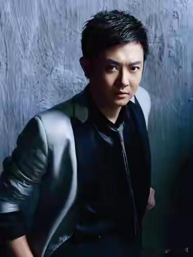 说起帅气，就会说刘德华、黎明，然而大陆也有不少帅气男明星，印小天，陆毅，保剑