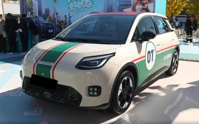 11月8日，广汽集团联合京东、宁德时代推出的第一辆“国民好车”AIONUTS