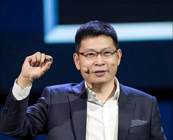 你知道如今华为大概有多少员工吗？答案是22万人，可就在这22万名聪明过人的精英当