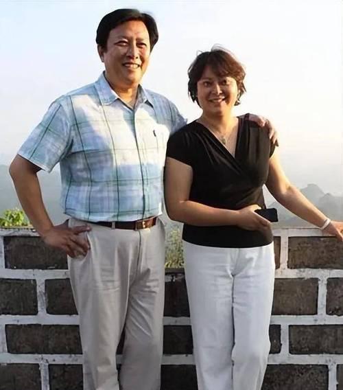 老王说，那天在长春动物园偶遇唐国强，真把我给震撼了！72岁的老爷子牵着壮丽的手，