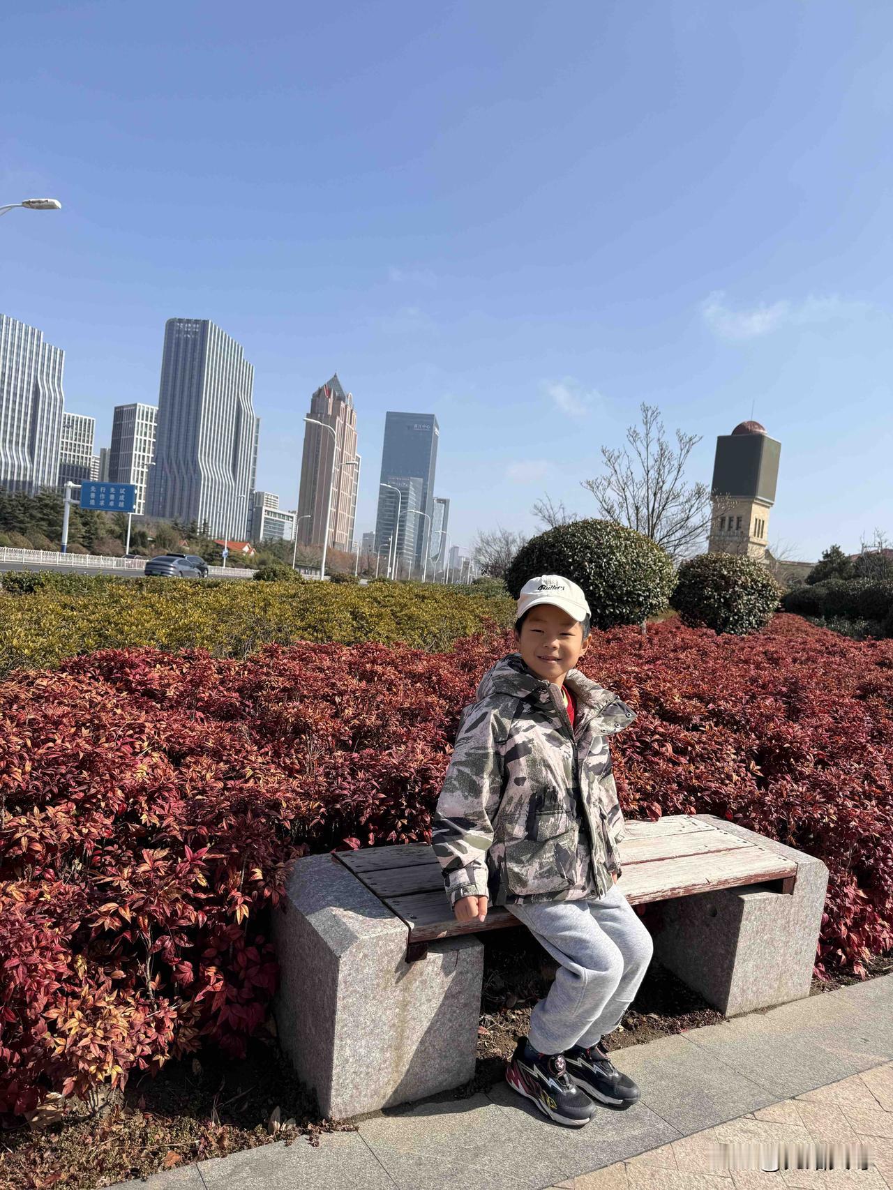 集卡领红包我昨天上午带着小宝宝去青岛市黄岛区唐岛湾公园游玩了，我们坐上了隧道8号