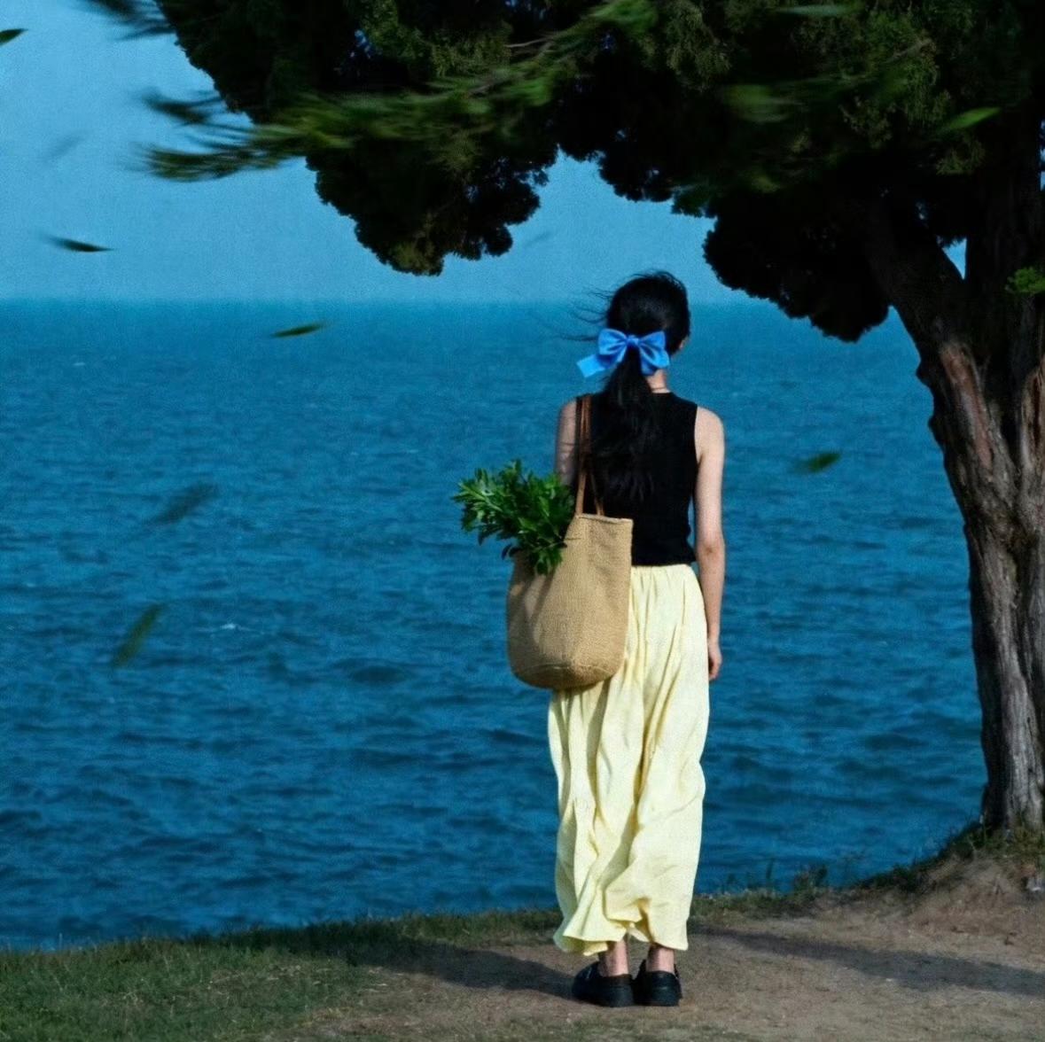 后来，你高跟鞋也不穿了，酒也不爱喝了，朋友圈也不发了，漂亮饭也不吃了，你去哪里