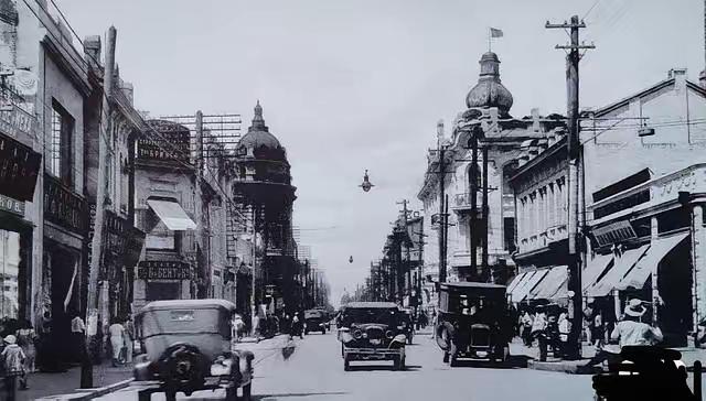 苏联十月革命后，许多沙俄皇室成员逃离苏联来到中国哈尔滨避难。在远离莫斯科的东方城