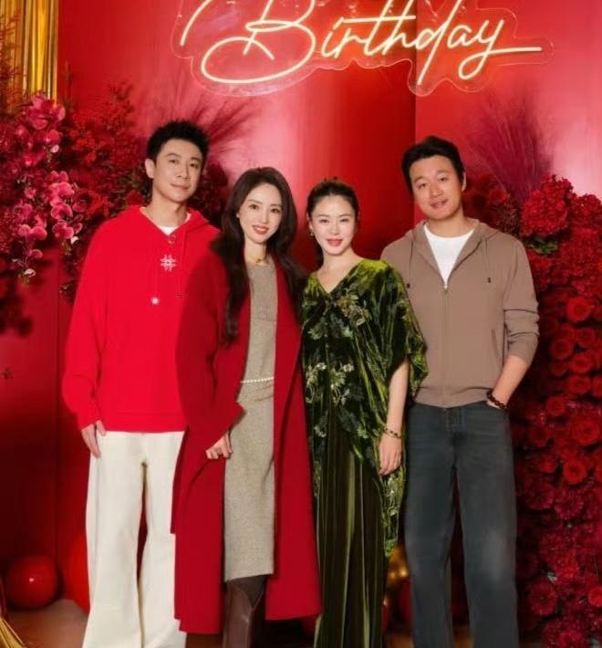 张维伊生日夜，短发一亮相，全场倒吸一口气。不是明星扎堆，是咖位全到了——黄渤举