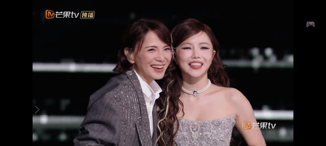 李心洁输给安琪，输在人气上。原来以为安琪一开口就是王炸了，可是李心洁50岁了