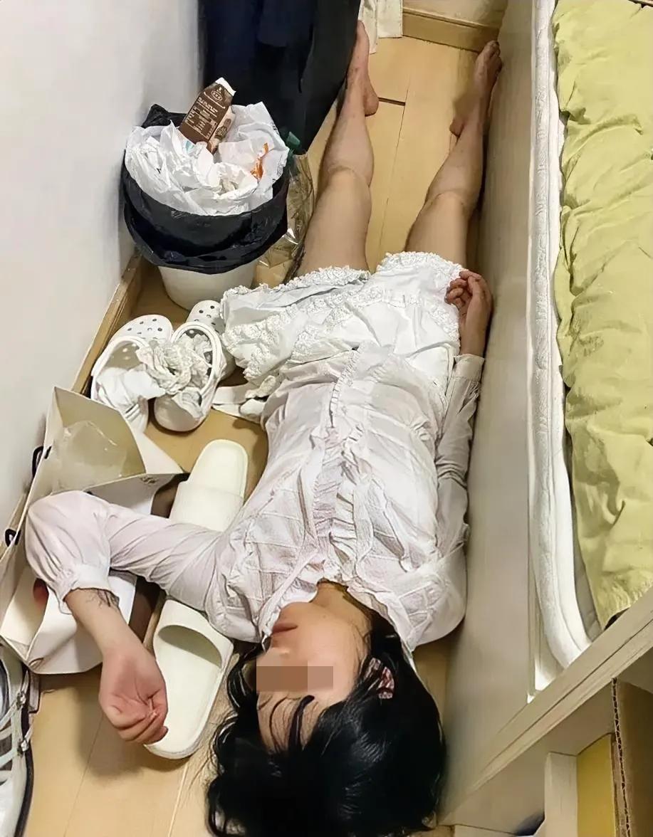 2003年9月11号晚上，苏州的一套房子里，麻醉医生邱小强干了件丧良心的事。妻子