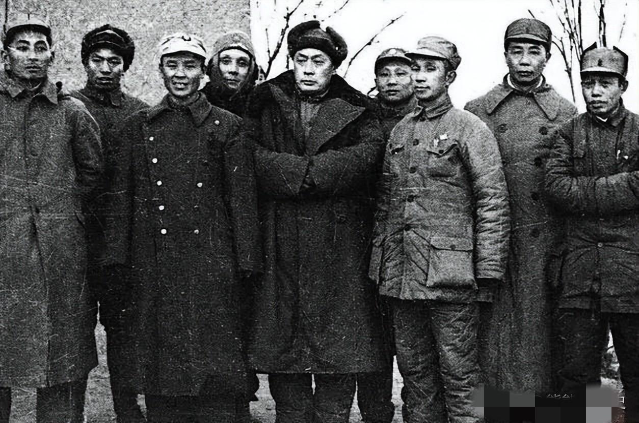 华野四位兵团司令员第三野战军四位兵团司令员按综合革命资历排序，陈士榘最深厚，