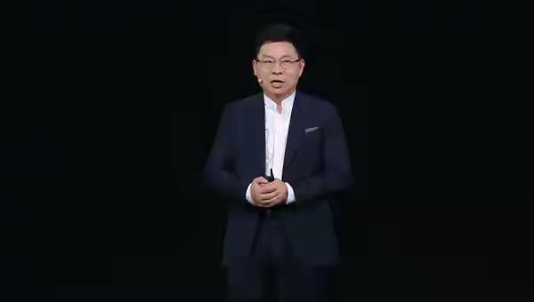 麒麟芯片回来了，华为发布会现场有人直接喊破嗓子9月4日下午，深圳湾体育中心“