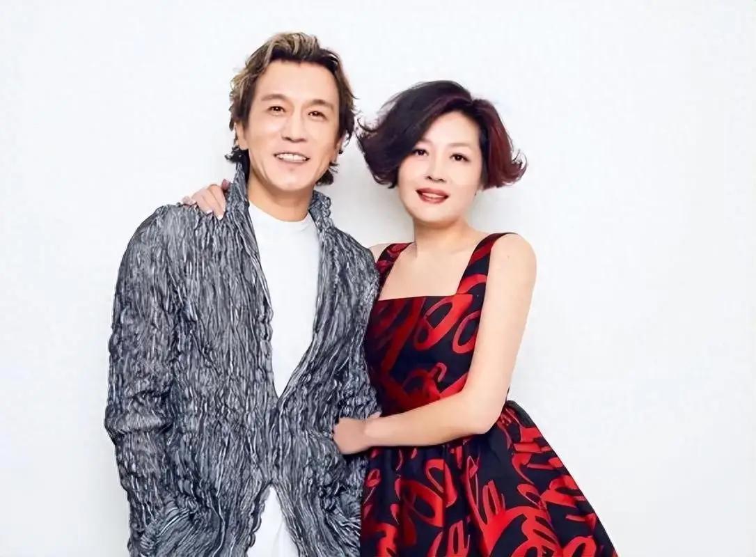 时隔多年，李咏离世真相揭开，妻子哈文道出缘由，难怪安葬在美国曾经的央视舞台上