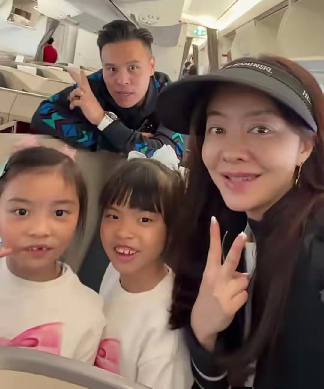 熊黛林一家游新加坡，双胞胎女儿感觉没怎么遗传到妈妈