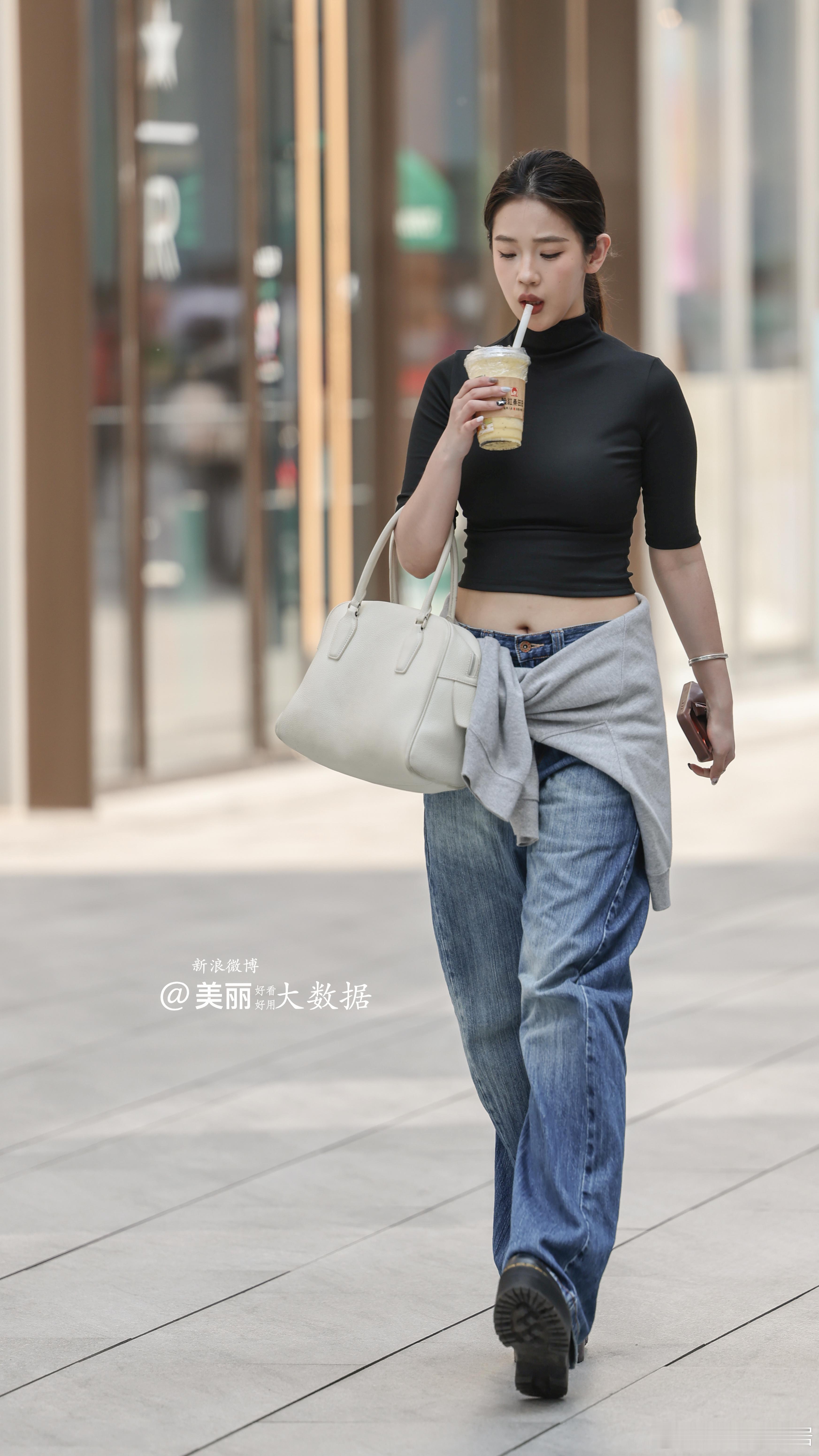 出门基本上就是人手一杯奶茶或者。。