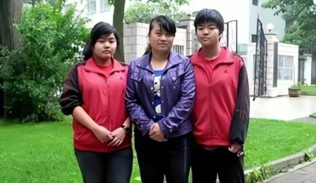 1999年，贵州19岁保姆，带6岁双胞胎回家求助。不料，父亲不认她，母亲给她10