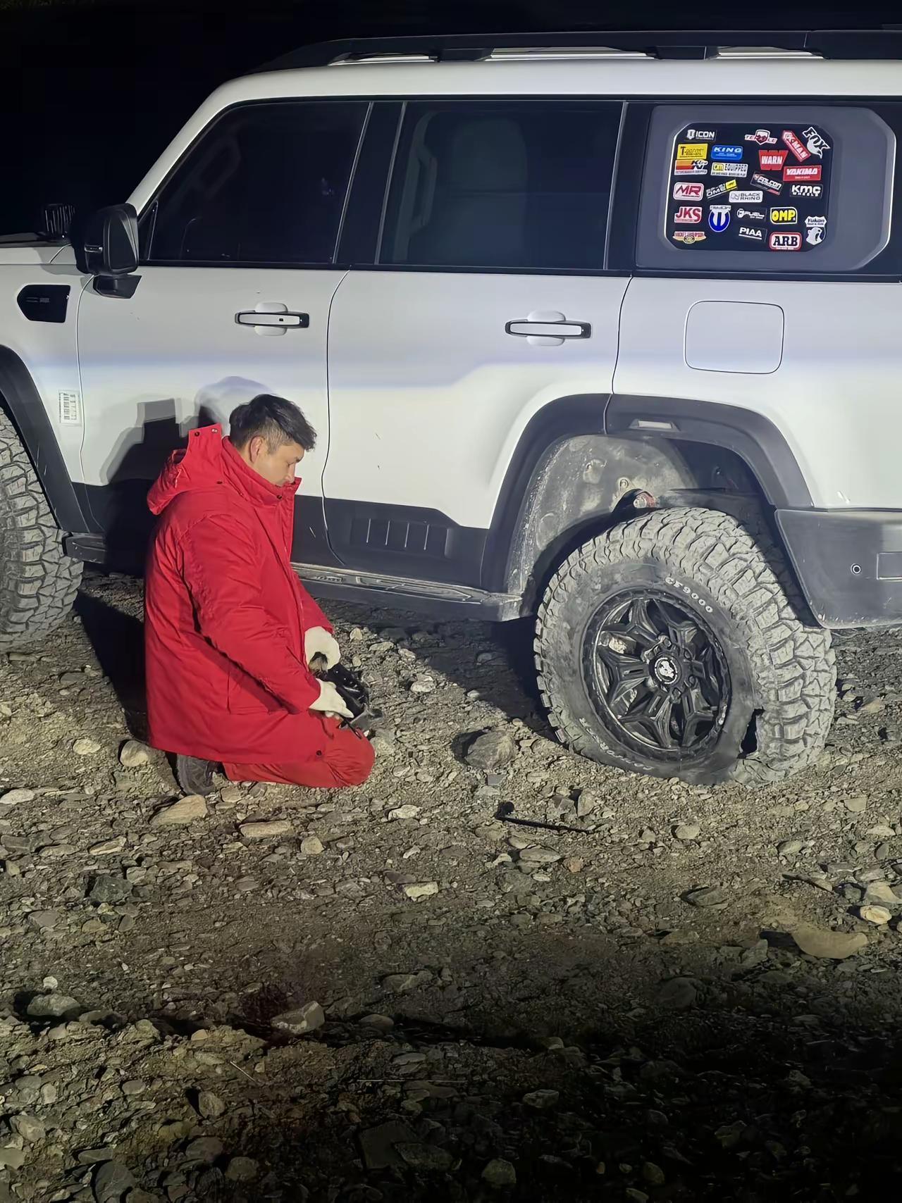 跑现场用自己的车属实攒劲但损失的也是自己的车😂😂跑现场bj40硬派越