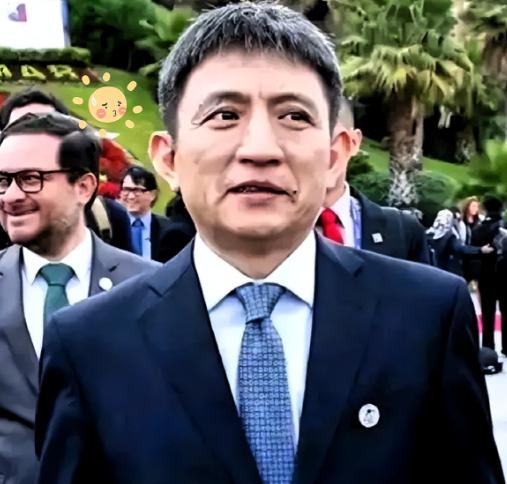 刚去扒了扒李成钢!不扒不知道,这人可真不能深扒……越扒越让人佩服!原来贝