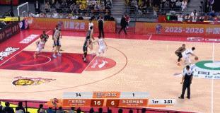 徐杰奎因复出状态好：徐杰三分球准，奎因数据很全面广东上半场43:38领先浙江