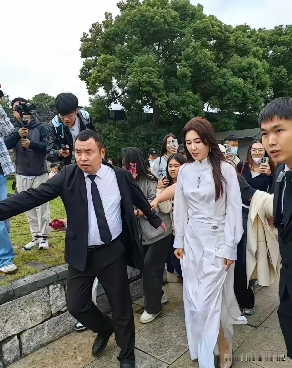 我的天哪，女神也变老了女生有实力女生怒了女生太天真女生怒了女生太天真女