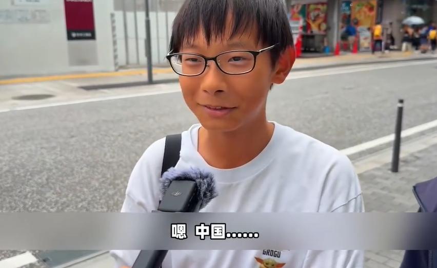 日本街访：如果有来生就选择去做中国人！一个日本小哥在街头采访里被问到“来生想当哪
