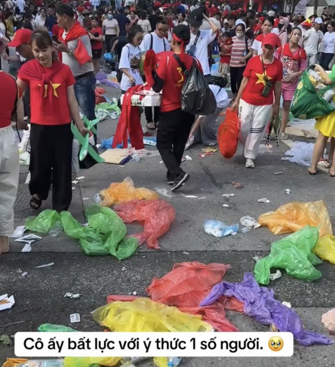 越南阅兵结束地上到处都是垃圾袋子，越网友却说“都怪中国人”这就是越南的爱国主义精