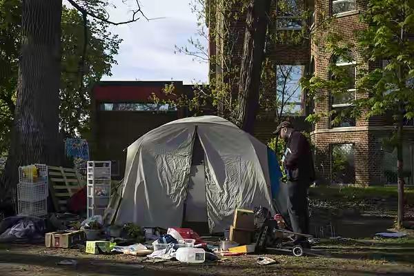 不知道大家发现没有，对于美国斩杀线反应最激烈的反而是一些从中国过去的人，他们信誓