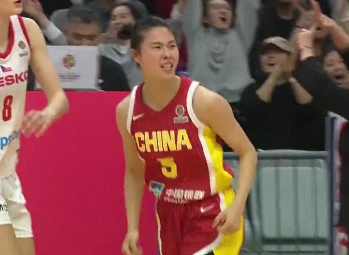 中国女篮定心丸！彻底圈粉王思雨了！在中国女篮主场迎战捷克的决战时刻发生极其疯狂