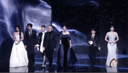 宋佳：让我看看是谁，怎么又是你宋佳命好苦，每次🍯都要给她上强度